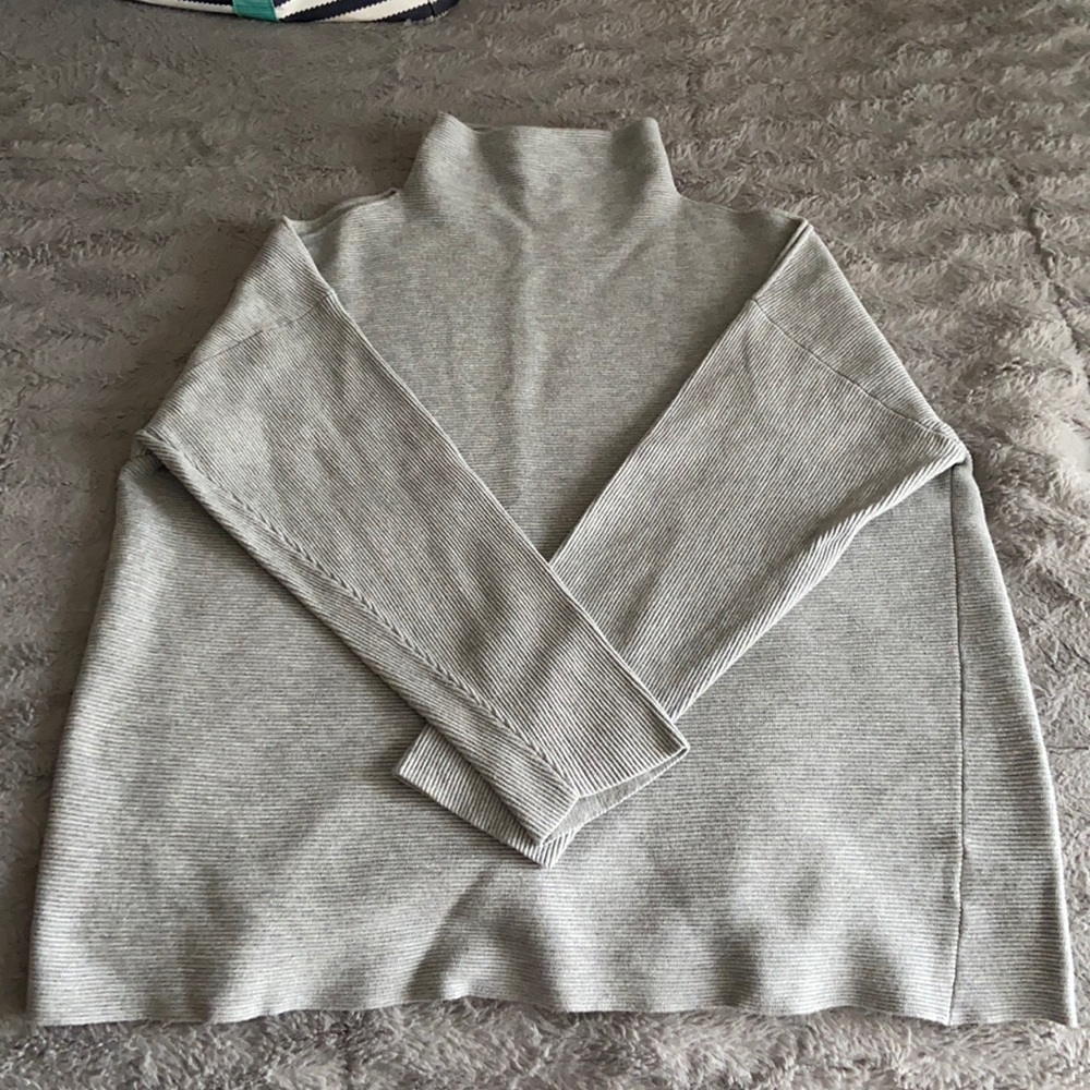 525 America sweater